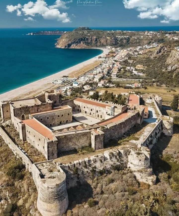 Milazzo: La Porta Delle Eolie Panzió Kültér fotó